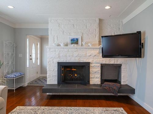 3776 Morton St, Port Alberni, BC - Indoor Photo Showing Living Room With Fireplace