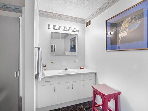 839 Cameron Way, Ladysmith, BC - Indoor Photo Showing Bathroom