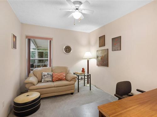 839 Cameron Way, Ladysmith, BC - Indoor Photo Showing Living Room