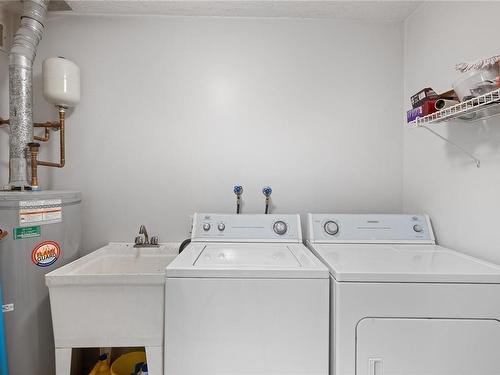 839 Cameron Way, Ladysmith, BC - Indoor Photo Showing Laundry Room
