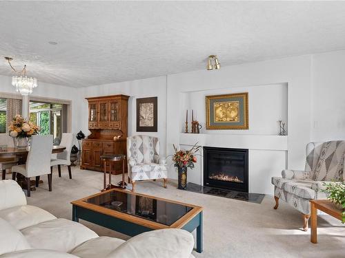 839 Cameron Way, Ladysmith, BC - Indoor Photo Showing Living Room With Fireplace