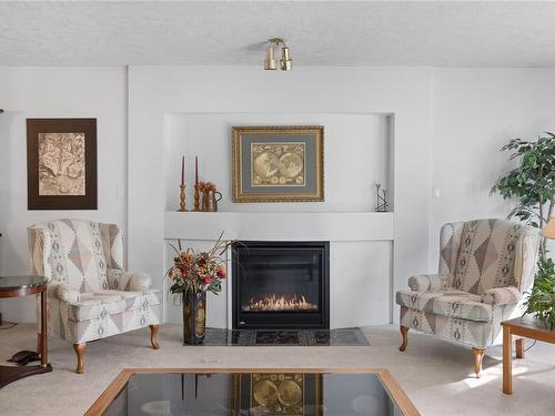 839 Cameron Way, Ladysmith, BC - Indoor Photo Showing Living Room With Fireplace