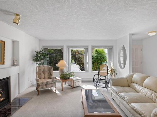 839 Cameron Way, Ladysmith, BC - Indoor Photo Showing Living Room With Fireplace