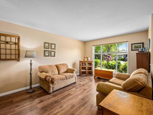 110-2077 St. Andrews Way, Courtenay, BC - Indoor Photo Showing Living Room