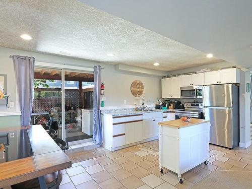 4661 Valecourt Cres, Courtenay, BC - Indoor Photo Showing Kitchen
