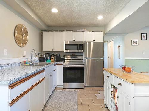 4661 Valecourt Cres, Courtenay, BC - Indoor Photo Showing Kitchen With Double Sink