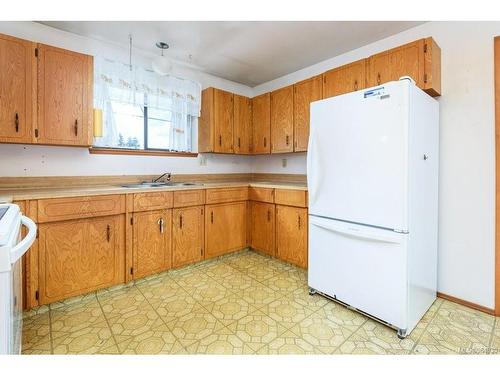 3330 Egremont Rd, Cumberland, BC - Indoor Photo Showing Kitchen