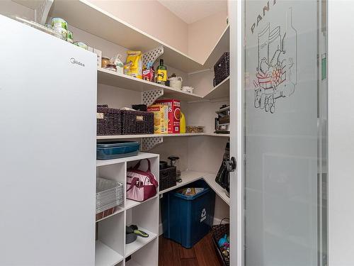 3321 Edgewood Dr, Nanaimo, BC - Indoor With Storage