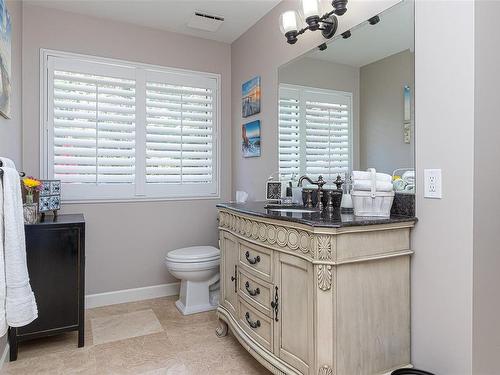 3321 Edgewood Dr, Nanaimo, BC - Indoor Photo Showing Bathroom