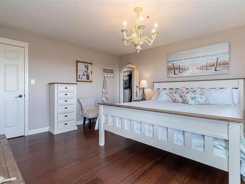 3321 Edgewood Dr, Nanaimo, BC - Indoor Photo Showing Bedroom