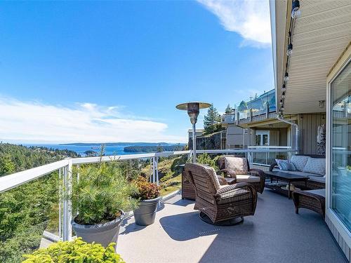 3321 Edgewood Dr, Nanaimo, BC - Outdoor With Balcony