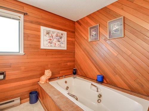 2841 Roseborough Ave, Port Alberni, BC - Indoor Photo Showing Bathroom