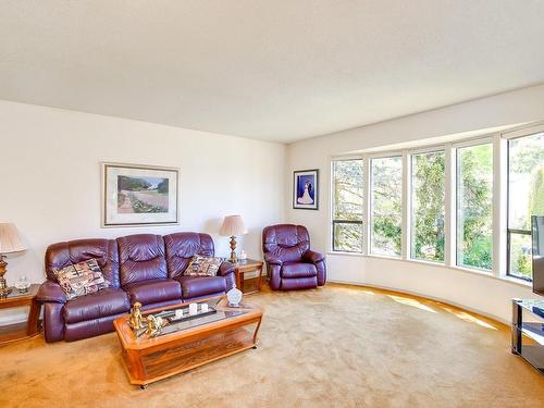 2841 Roseborough Ave, Port Alberni, BC - Indoor Photo Showing Living Room