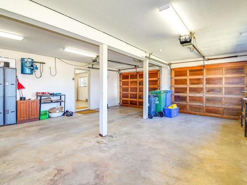 2841 Roseborough Ave, Port Alberni, BC - Indoor Photo Showing Garage