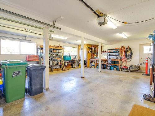 2841 Roseborough Ave, Port Alberni, BC - Indoor Photo Showing Garage