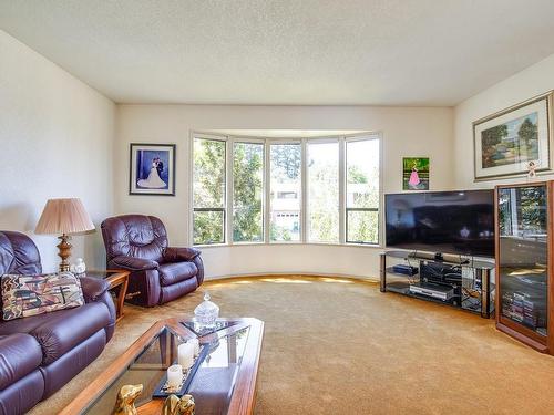 2841 Roseborough Ave, Port Alberni, BC - Indoor Photo Showing Living Room