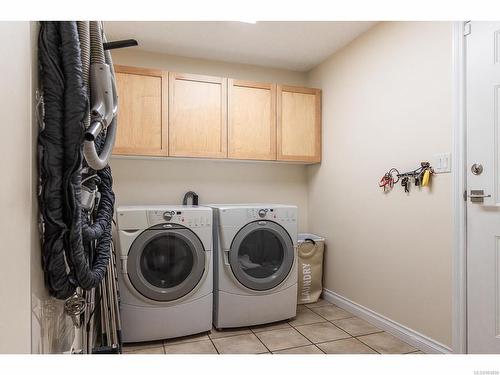204 Saturna Dr, Qualicum Beach, BC - Indoor Photo Showing Laundry Room