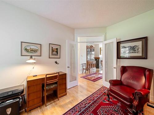 3048 Phillips Rd, Sooke, BC - Indoor Photo Showing Living Room