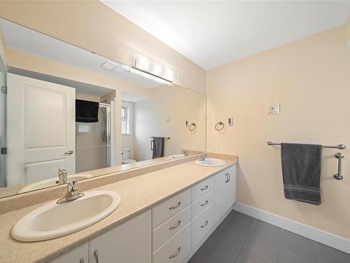 3048 Phillips Rd, Sooke, BC - Indoor Photo Showing Bathroom