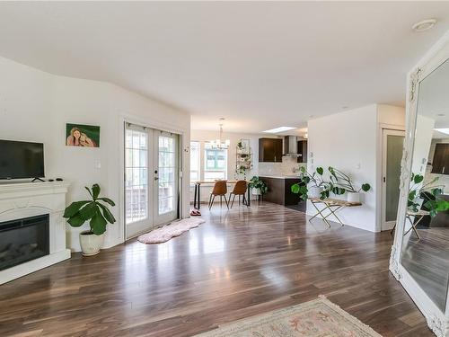 624 Howard Ave, Nanaimo, BC - Indoor Photo Showing Living Room With Fireplace