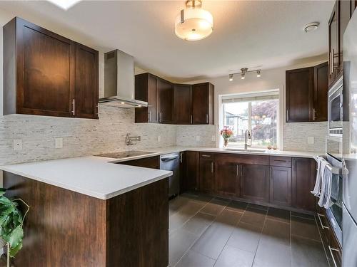 624 Howard Ave, Nanaimo, BC - Indoor Photo Showing Kitchen With Double Sink With Upgraded Kitchen