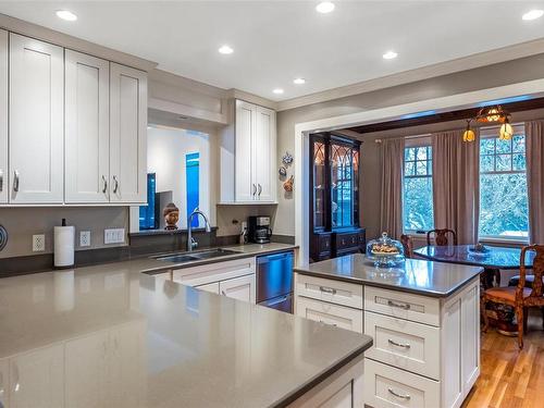 1030 St. Charles St, Victoria, BC - Indoor Photo Showing Kitchen With Double Sink