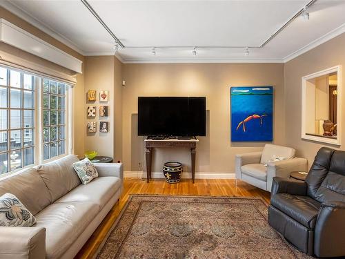 1030 St. Charles St, Victoria, BC - Indoor Photo Showing Living Room