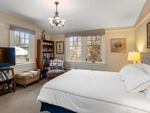 1030 St. Charles St, Victoria, BC - Indoor Photo Showing Bedroom