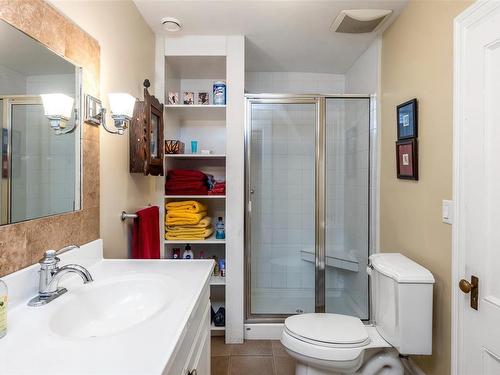 1030 St. Charles St, Victoria, BC - Indoor Photo Showing Bathroom