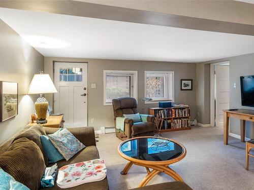 1030 St. Charles St, Victoria, BC - Indoor Photo Showing Living Room