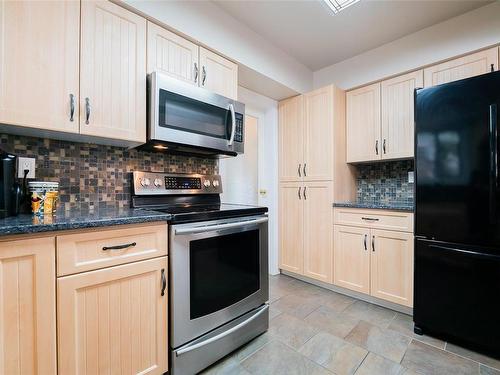 4116 Orchard Cir, Nanaimo, BC - Indoor Photo Showing Kitchen With Upgraded Kitchen