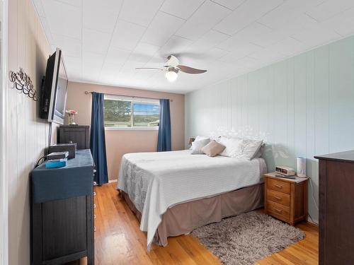 293 Cypress Ave, Kamloops, BC - Indoor Photo Showing Bedroom