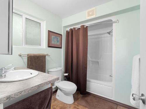 293 Cypress Ave, Kamloops, BC - Indoor Photo Showing Bathroom