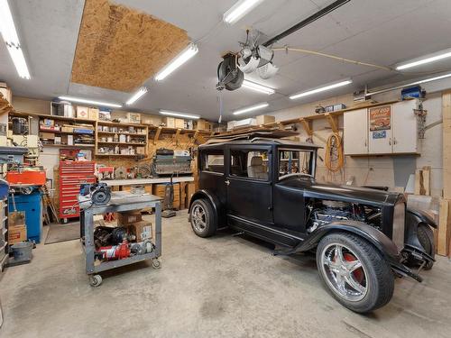 293 Cypress Ave, Kamloops, BC - Indoor Photo Showing Garage