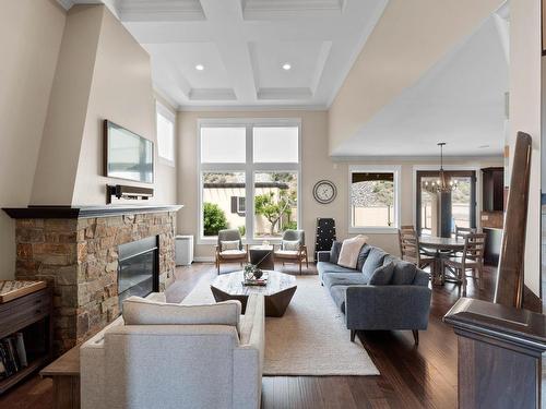 3025 Visao Court, Kamloops, BC - Indoor Photo Showing Kitchen With Upgraded Kitchen