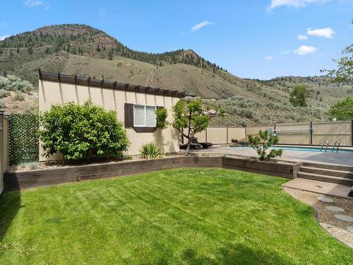 3025 Visao Court, Kamloops, BC - Indoor Photo Showing Living Room