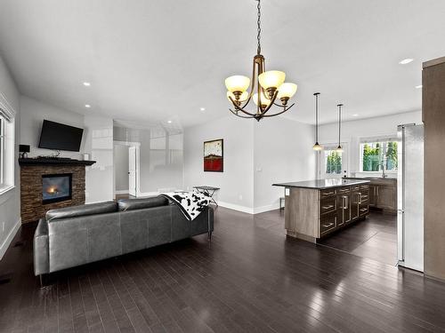 27-460 Azure Place, Kamloops, BC - Indoor Photo Showing Living Room With Fireplace