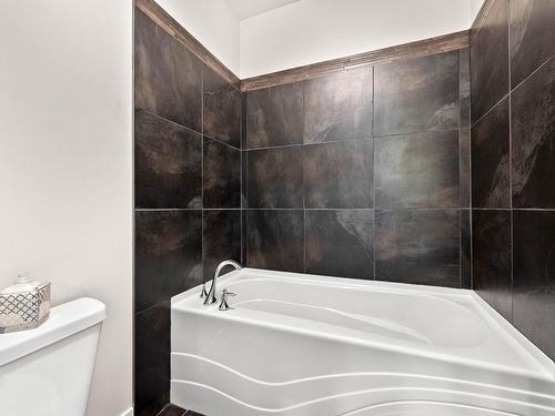 27-460 Azure Place, Kamloops, BC - Indoor Photo Showing Bathroom