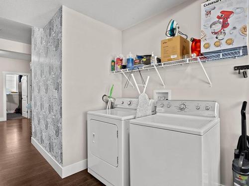 27-460 Azure Place, Kamloops, BC - Indoor Photo Showing Laundry Room