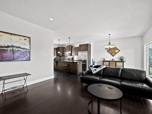 27-460 Azure Place, Kamloops, BC - Indoor Photo Showing Living Room