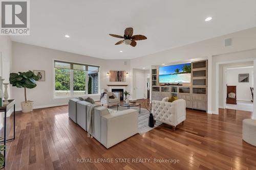 270 Mcgill Road, Brantford, ON - Indoor Photo Showing Living Room