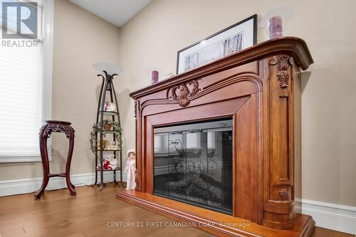 6 - 7091 Clayton Walk, London, ON - Indoor With Fireplace