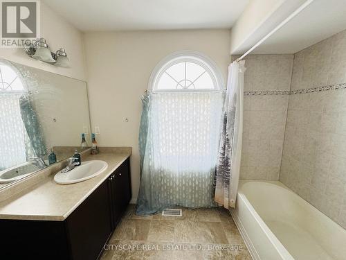 45 Lisbeth Crescent, Kawartha Lakes, ON - Indoor Photo Showing Bathroom