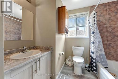 273 Normanhurst Avenue, Hamilton, ON - Indoor Photo Showing Bathroom