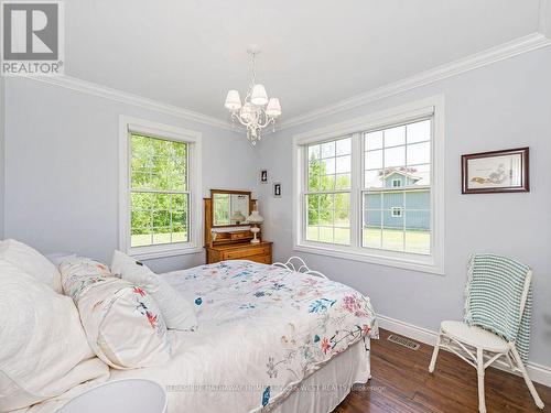 373 Creek View Road, Kawartha Lakes, ON - Indoor Photo Showing Bedroom