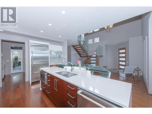 1067 Westpoint Drive, Kelowna, BC - Indoor Photo Showing Kitchen With Double Sink With Upgraded Kitchen