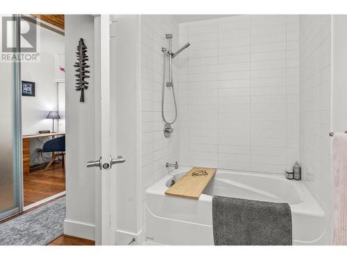 1289 Ellis Street Unit# 313, Kelowna, BC - Indoor Photo Showing Bathroom