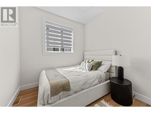 1034 Martin Avenue Unit# 4, Kelowna, BC - Indoor Photo Showing Bedroom