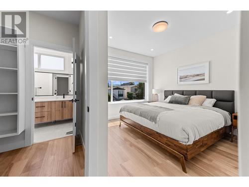 1034 Martin Avenue Unit# 4, Kelowna, BC - Indoor Photo Showing Bedroom