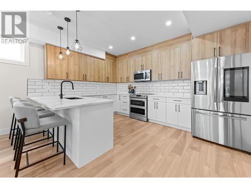 1034 Martin Avenue Unit# 3, Kelowna, BC - Indoor Photo Showing Kitchen With Stainless Steel Kitchen With Upgraded Kitchen